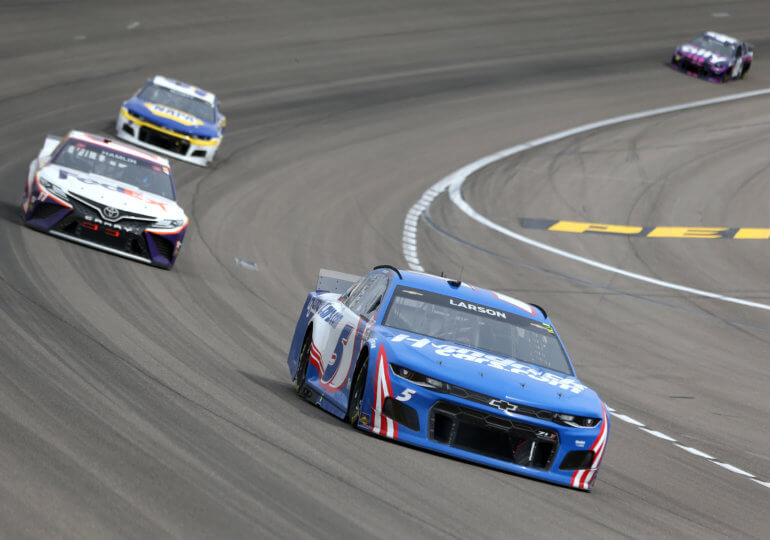 Kyle Larson back in NASCAR Victory Lane, wins at Las Vegas