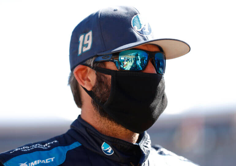 Truex Jr. completes dominant drive at Darlington