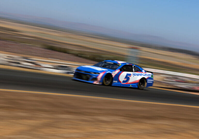 Kyle Larson upsets Chase Elliott at Sonoma