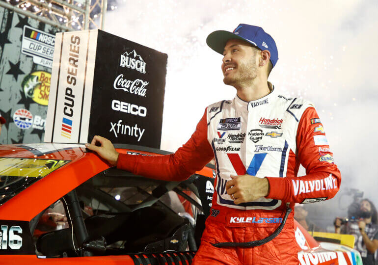 Kyle Larson to run World of Outlaws Late Model opener