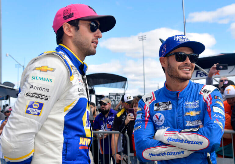 Larson wins, Elliott 18th in winged sprint car debut