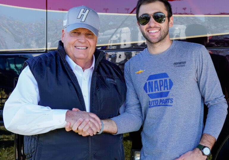 Chase Elliott signs five-year extension with HMS through 2027