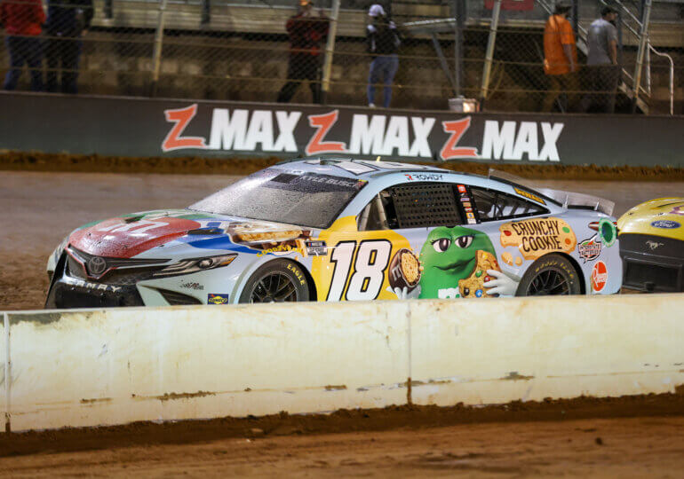 Kyle Busch wins Bristol Dirt after leaders wreck