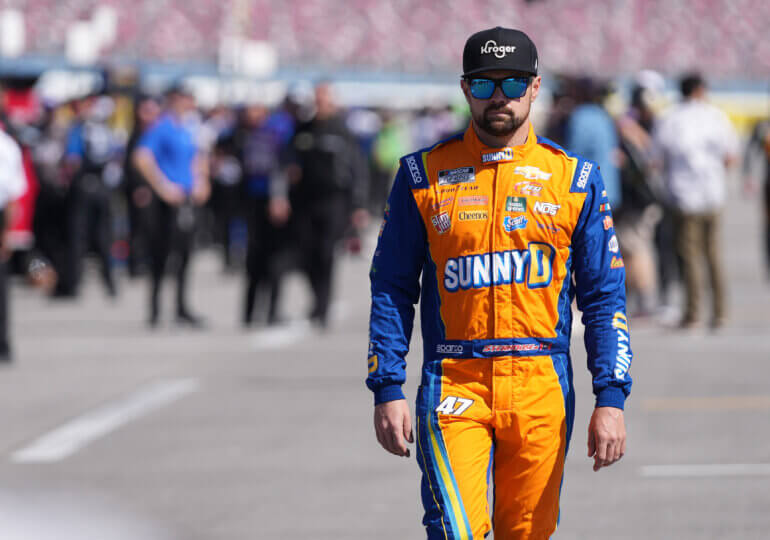 JTG Racing announces Ricky Stenhouse Jr. extension