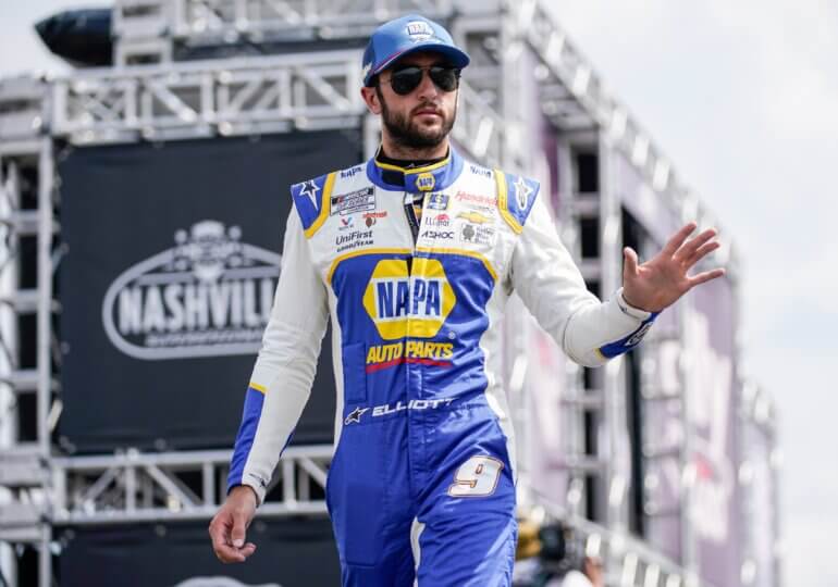 Chase Elliott takes second win on concrete of '22, wins at Nashville