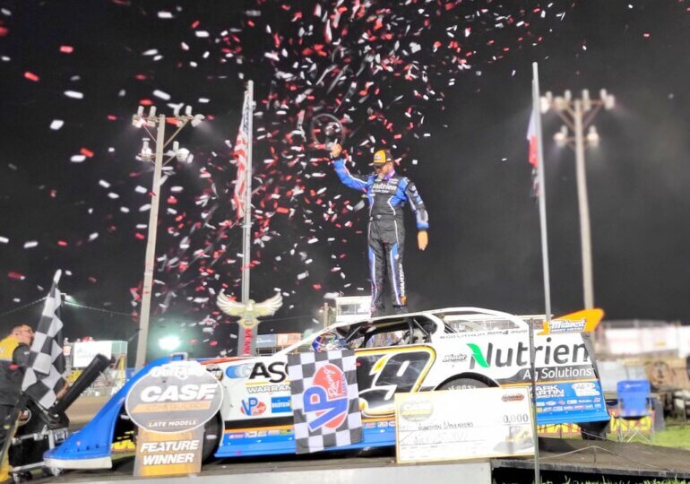 Jonathan Davenport takes home the bag again, winning $20K Hawkeye 50