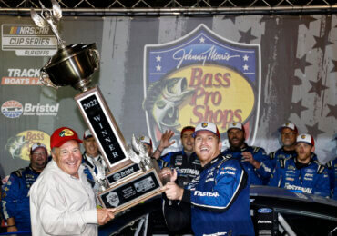 Chris Buescher stands tall at Bristol, 12 drivers move on to quaterfinals