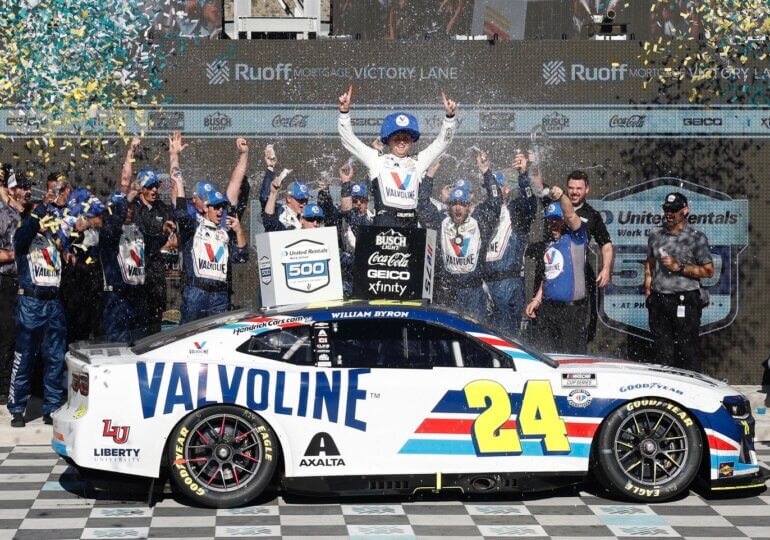 William Byron takes late lead, wins second straight