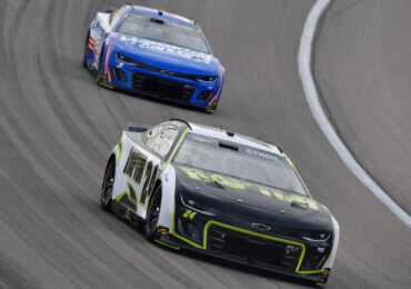 William Byron takes GWC advantage, earns win at Las Vegas