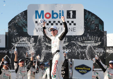 Brad Keselowski breaks 110-race winless drought at Darlington