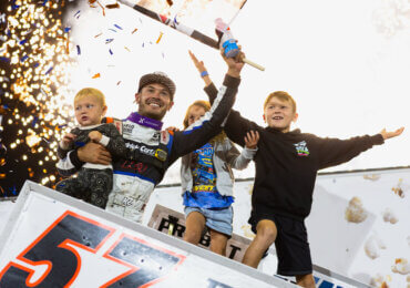 Kyle Larson earns third Knoxville Nationals win