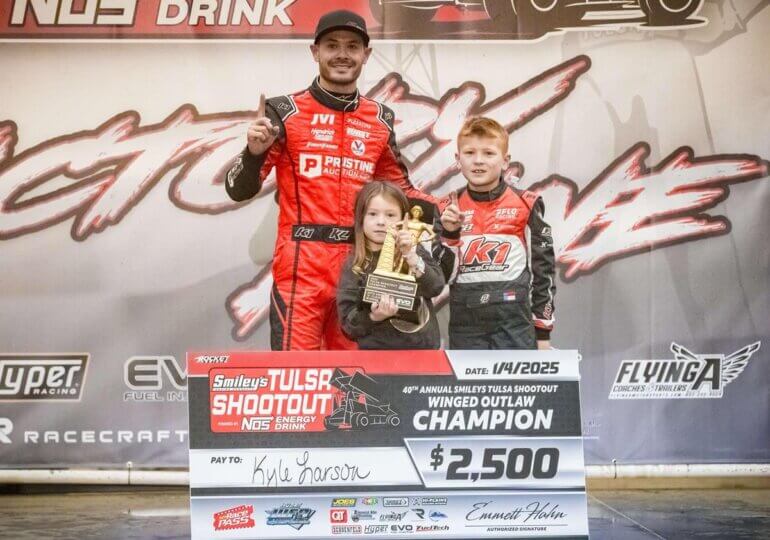 Kyle Larson claims win in return to Tulsa Shootout